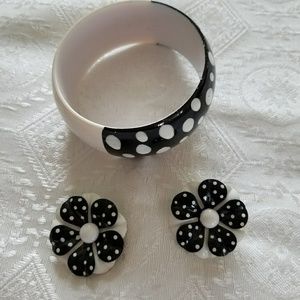Black & Wite Pok-a-dot Bracelet & Earrings.